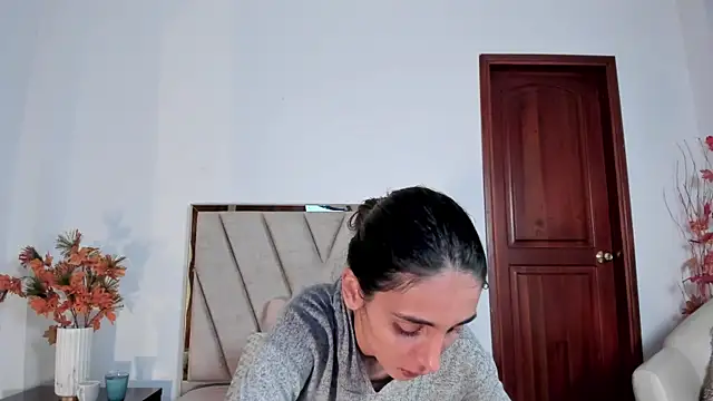 Nina Cavaali online show from 9, 3, 2025