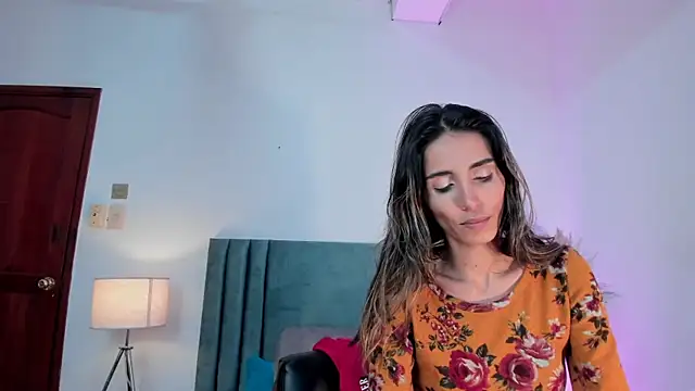 Nina Cavaali online show from 17, 3, 2025