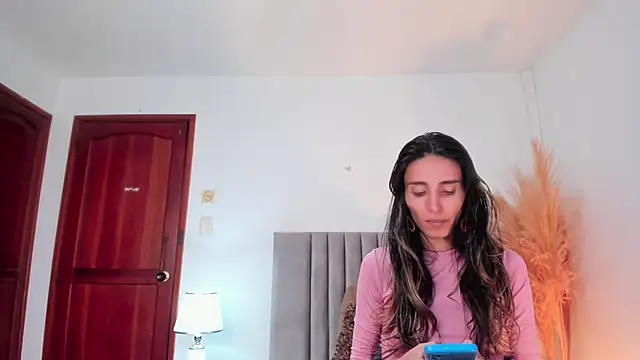 Nina Cavaali online show from 18, 3, 2025