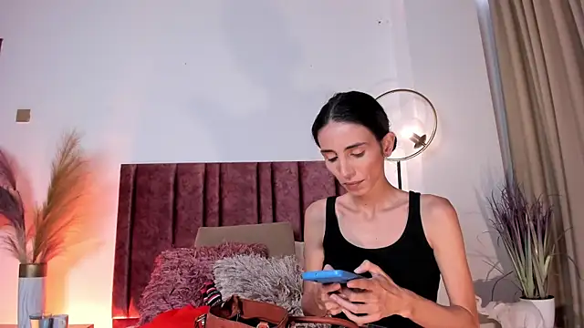 Nina Cavaali online show from 21, 3, 2025