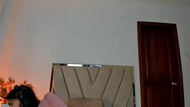 Nina Cavaali online show from 11, 9, 2025