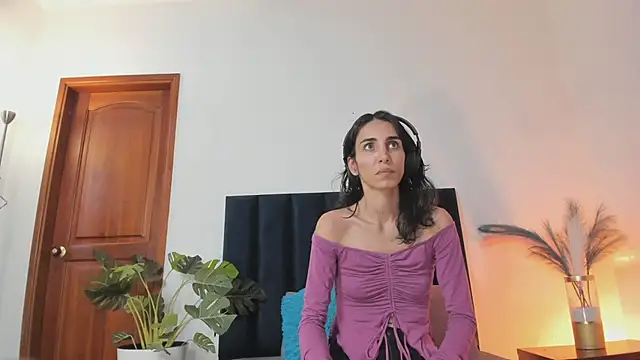 Nina Cavaali online show from 16, 9, 2025