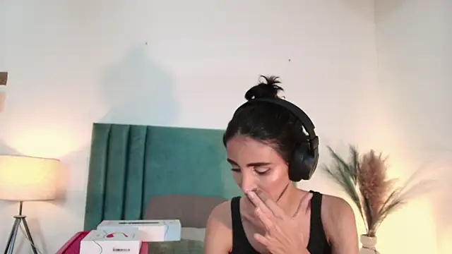 Nina Cavaali online show from 23, 9, 2025