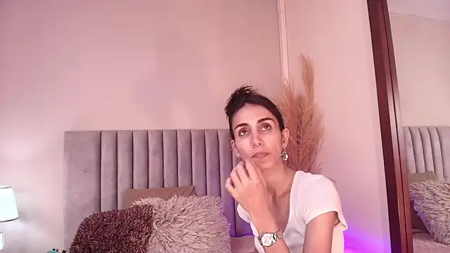 Nina Cavaali online show from 25, 9, 2025