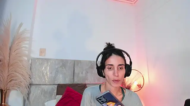 Nina Cavaali online show from 2, 10, 2025