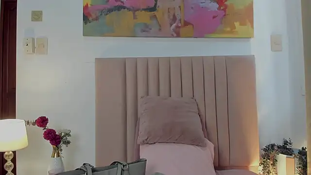 Nina Cavaali online show from 7, 10, 2025