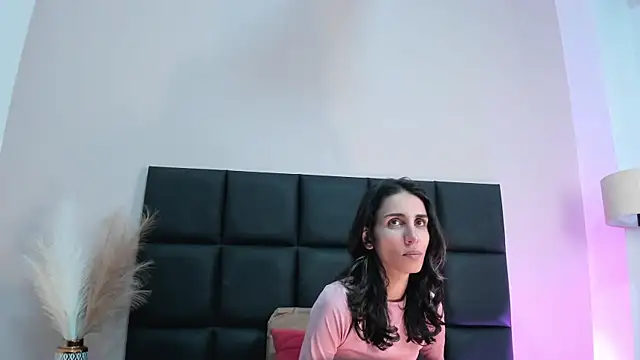 Nina Cavaali online show from 12, 11, 2025