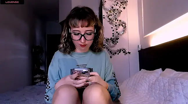 Cosmo Riri online show from 24, 12, 2024