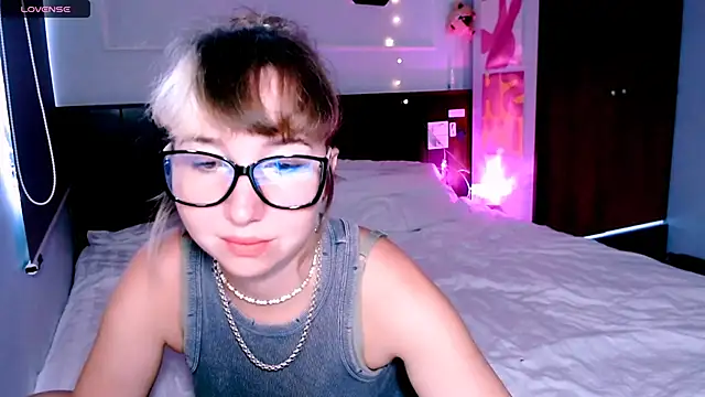 Cosmo Riri online show from 25, 9, 2025