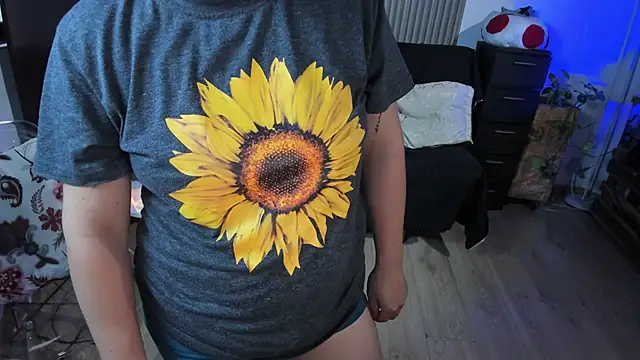 Cuttiealice online show from 12, 3, 2025