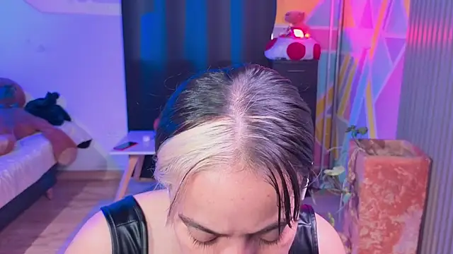 Cuttiealice online show from 6, 11, 2025