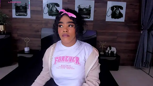 Snapshot of Briana_Wells_ chatting on 4, 7, 2026 Briana Wells online show from 4, 7, 2026