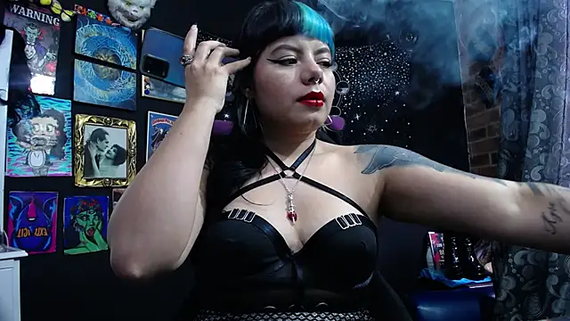 Yourmadame P online show from 19, 2, 2025