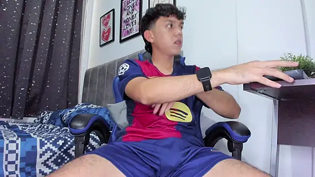 Snapshot of The_skinnyguys chatting on 15, 11, 2025 The skinnyguys online show from 15, 11, 2025