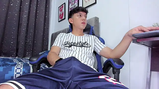 Snapshot of The_skinnyguys chatting on 16, 11, 2025 The skinnyguys online show from 16, 11, 2025