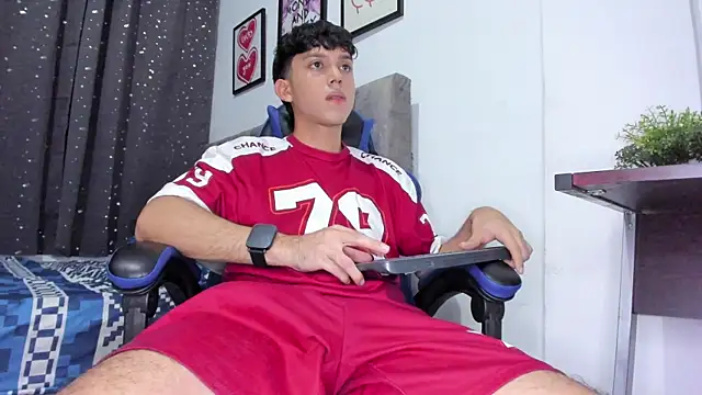 Snapshot of The_skinnyguys chatting on 17, 11, 2025 The skinnyguys online show from 17, 11, 2025