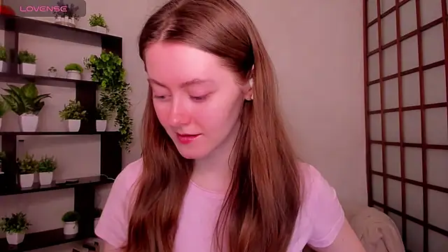 Snapshot of KateCuddle chatting on 5, 5, 2026 KateCuddle online show from 5, 5, 2026