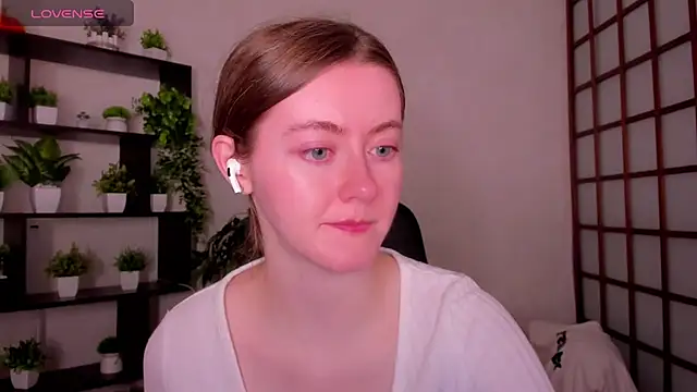 Snapshot of KateCuddle chatting on 8, 5, 2026 KateCuddle online show from 8, 5, 2026
