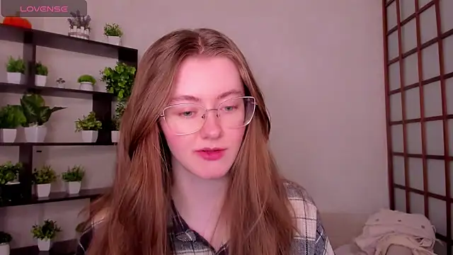 Snapshot of KateCuddle chatting on 12, 5, 2026 KateCuddle online show from 12, 5, 2026