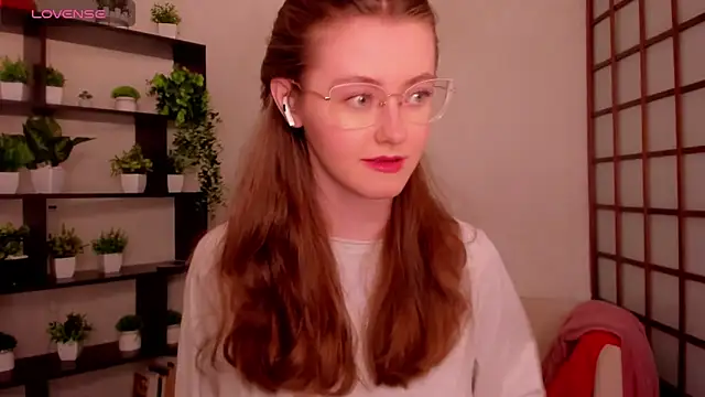 Snapshot of KateCuddle chatting on 18, 5, 2026 KateCuddle online show from 18, 5, 2026