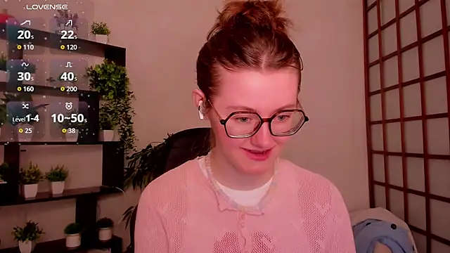 Snapshot of KateCuddle chatting on 19, 5, 2026 KateCuddle online show from 19, 5, 2026