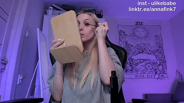 Anna Fink online show from 19, 9, 2025