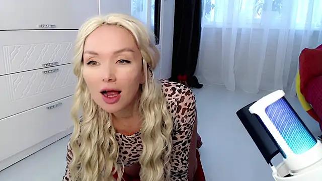 WhiteBunny online show from 14, 10, 2025