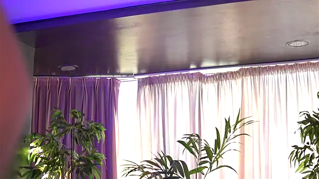 HotSkinnyX online show from 18, 9, 2025