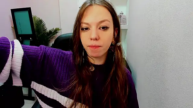 Snapshot of Persephoni chatting on 6, 2, 2025 Persephoni online show from 6, 2, 2025