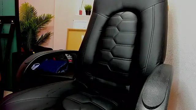 Snapshot of Persephoni chatting on 9, 3, 2025 Persephoni online show from 9, 3, 2025