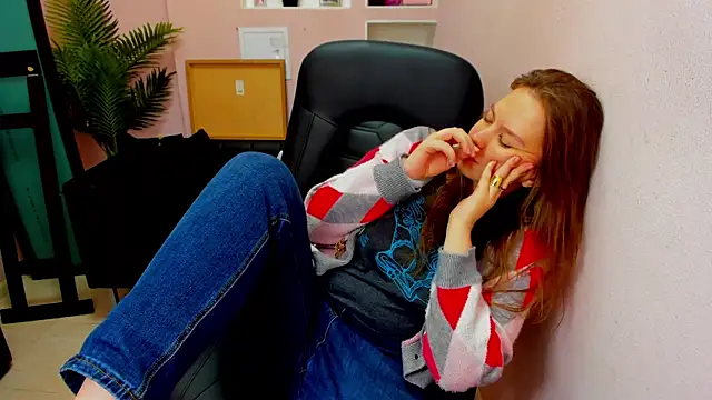 Snapshot of Persephoni chatting on 13, 9, 2025 Persephoni online show from 13, 9, 2025