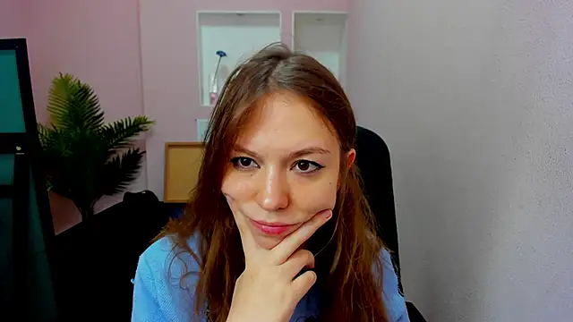 Snapshot of Persephoni chatting on 7, 10, 2025 Persephoni online show from 7, 10, 2025