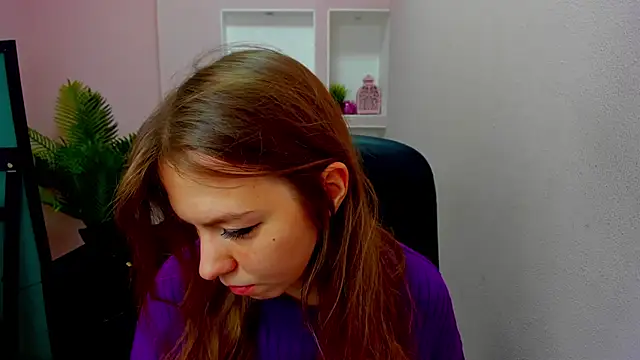 Snapshot of Persephoni chatting on 23, 10, 2025 Persephoni online show from 23, 10, 2025