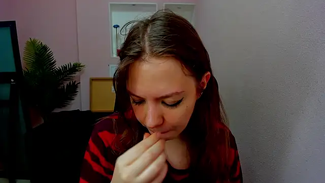 Snapshot of Persephoni chatting on 7, 11, 2025 Persephoni online show from 7, 11, 2025