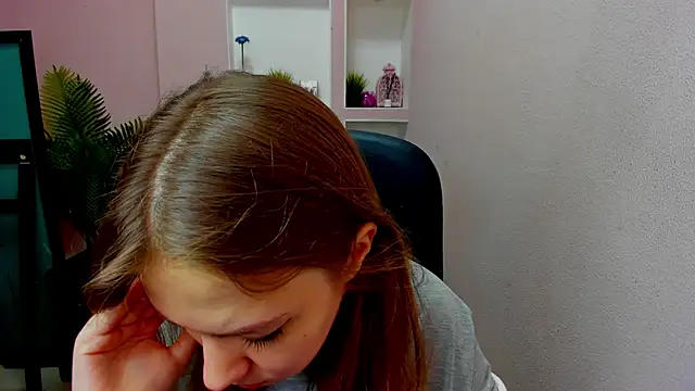 Snapshot of Persephoni chatting on 17, 11, 2025 Persephoni online show from 17, 11, 2025