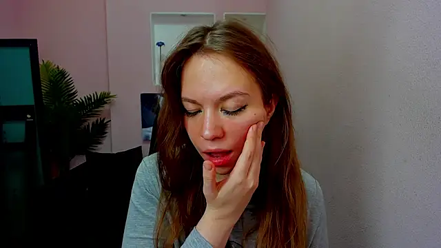 Snapshot of Persephoni chatting on 24, 11, 2025 Persephoni online show from 24, 11, 2025