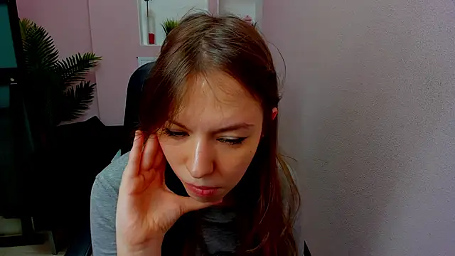 Snapshot of Persephoni chatting on 27, 11, 2025 Persephoni online show from 27, 11, 2025