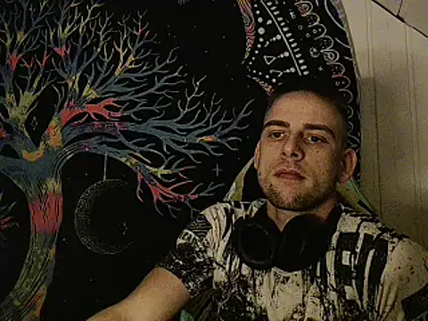 Snapshot of Youngtimer_1997 chatting on 17, 11, 2025 Youngtimer 1997 online show from 17, 11, 2025