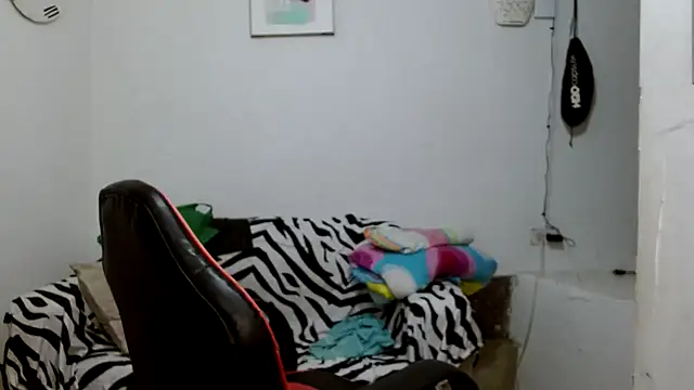 angelamarie1 online show from 7, 4, 2026