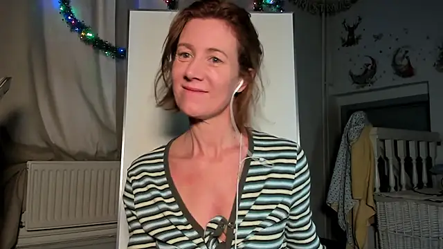 Snapshot of Lola_Belgium chatting on 7, 1, 2025 Lola Belgium online show from 7, 1, 2025