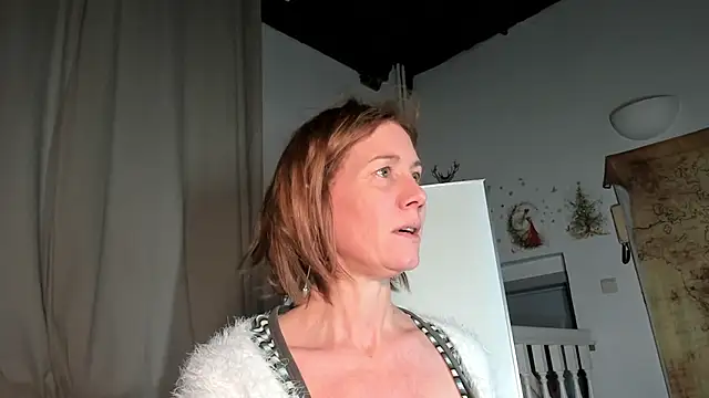 Snapshot of Lola_Belgium chatting on 5, 2, 2025 Lola Belgium online show from 5, 2, 2025