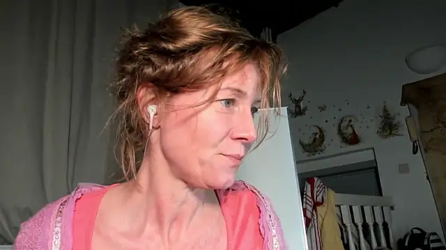 Snapshot of Lola_Belgium chatting on 6, 2, 2025 Lola Belgium online show from 6, 2, 2025