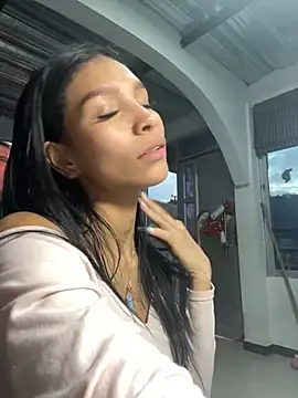 LauraAristizabal online show from 27, 12, 2024