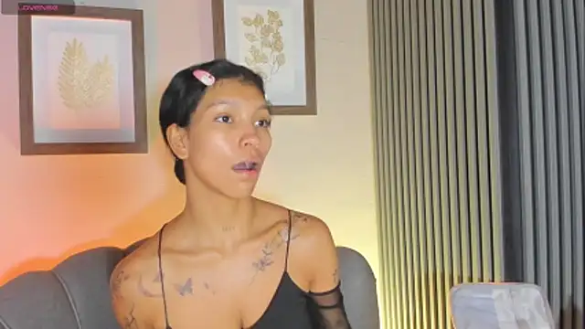 LauraAristizabal online show from 2, 11, 2025