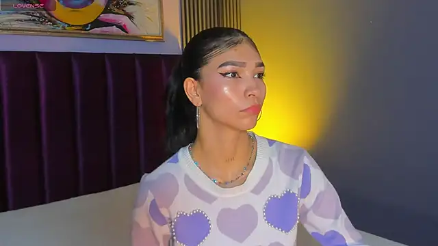 LauraAristizabal online show from 11, 4, 2026