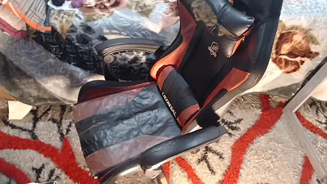 sexyjustin202 online show from 5, 4, 2026