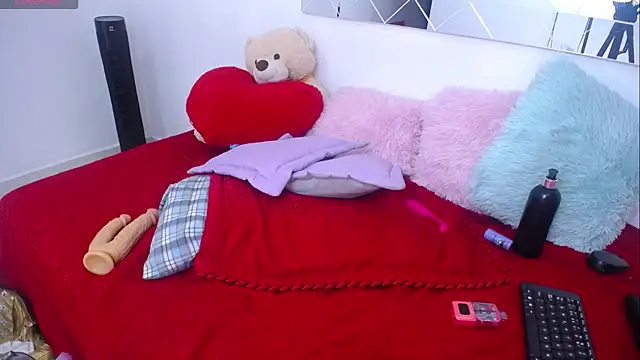 miaa-lee online show from 15, 2, 2025