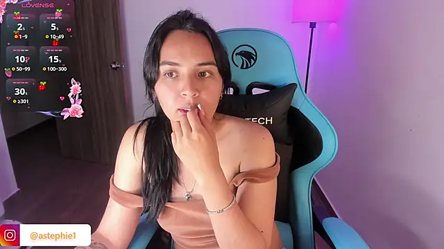 Miss Nicole online show from 16, 11, 2025