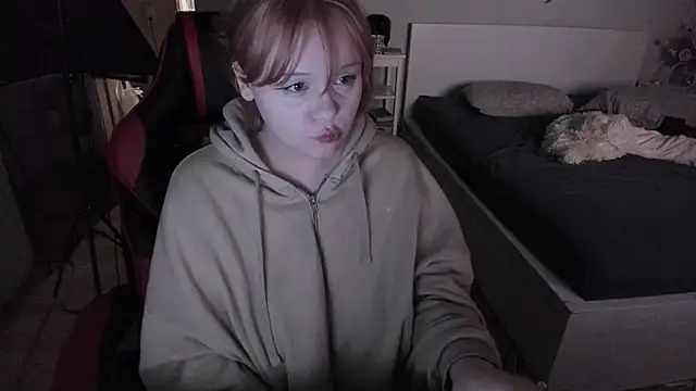 LisaLaas online show from 13, 2, 2025