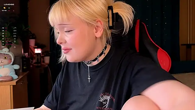 LisaLaas online show from 9, 10, 2025